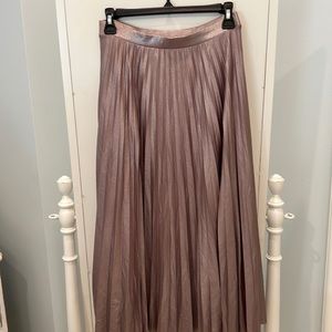 Pleated stretchy skirt